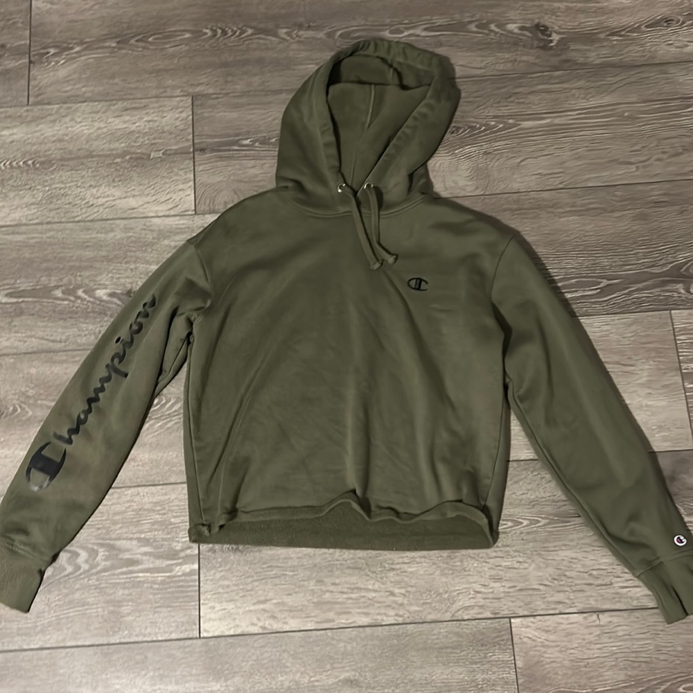 Amazing Champion cropped women’s small army green hoodie in great condition